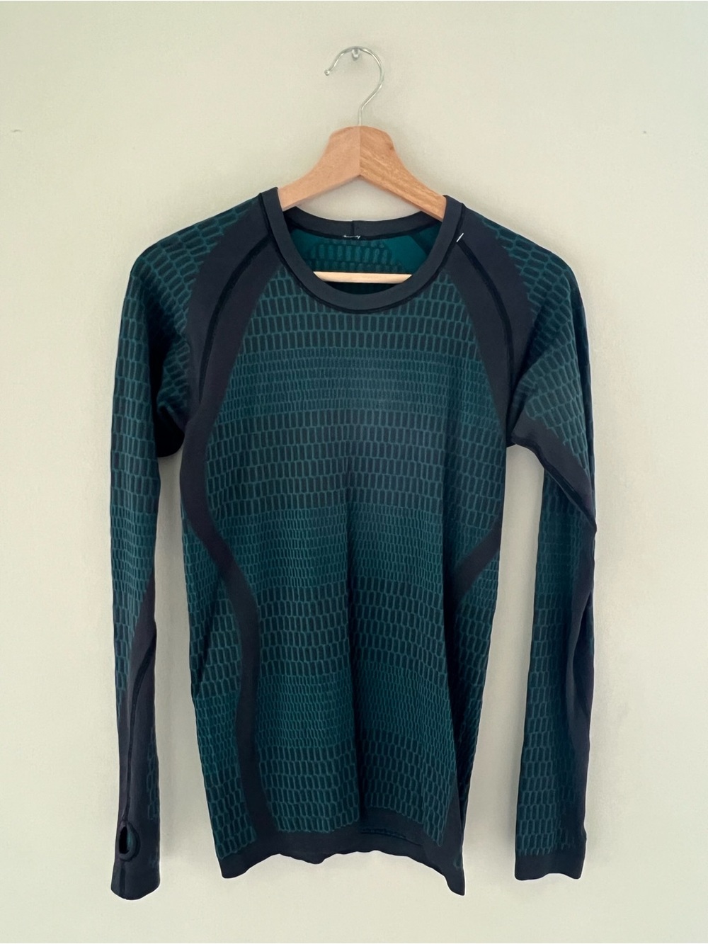 Lululemon Women's Small Green &‎ Black About That Base Long Sleeve Tee